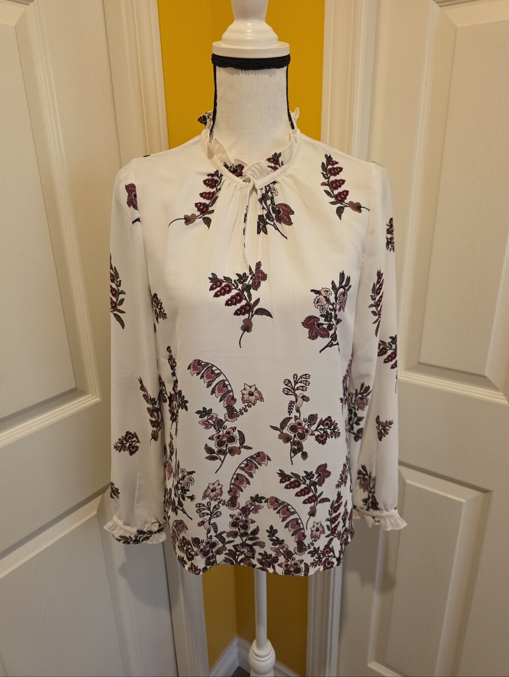 ANN TAYLOR FLORAL BLOUSE, SIZE S